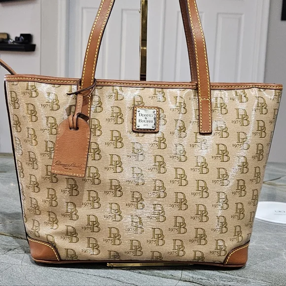 Dooney & Bourke DB 1975 Monogram Tote Bag – Tan/Brown -Like New! - Picture 3 of 16